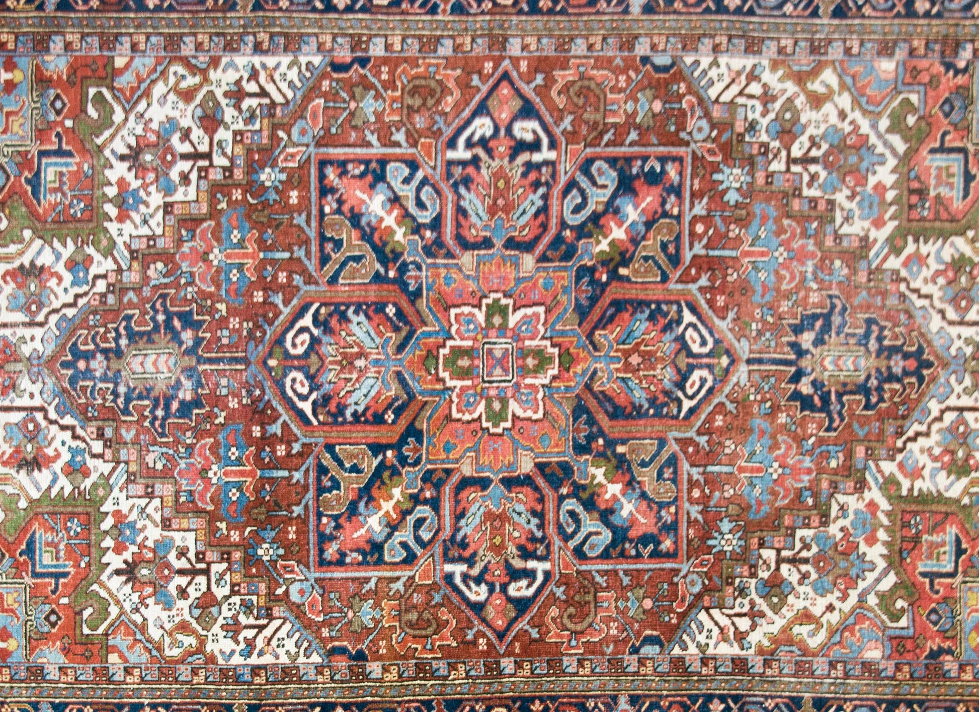 Early 20th Century Persian Heriz Rug For Sale