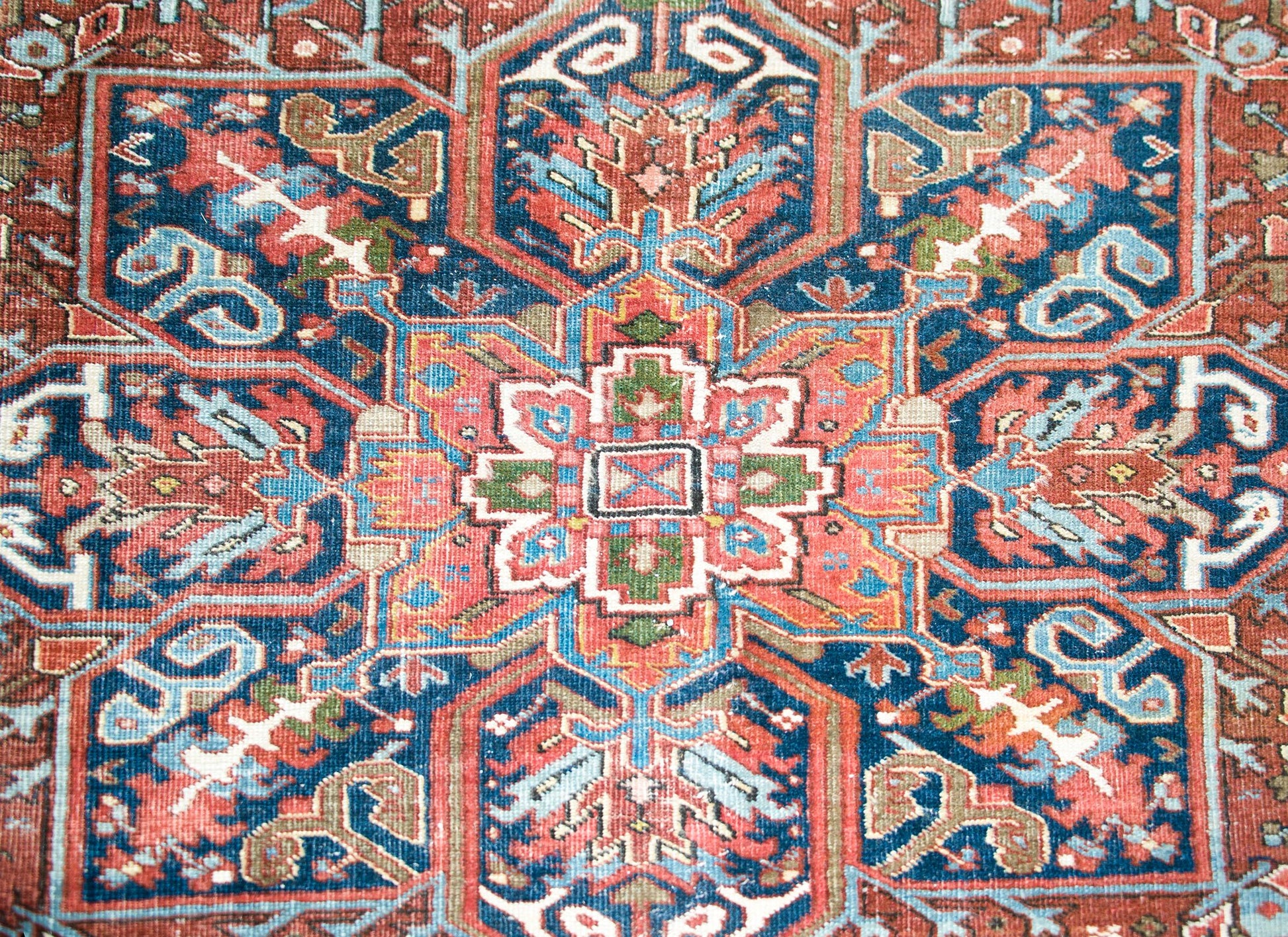 Early 20th Century Persian Heriz Rug For Sale