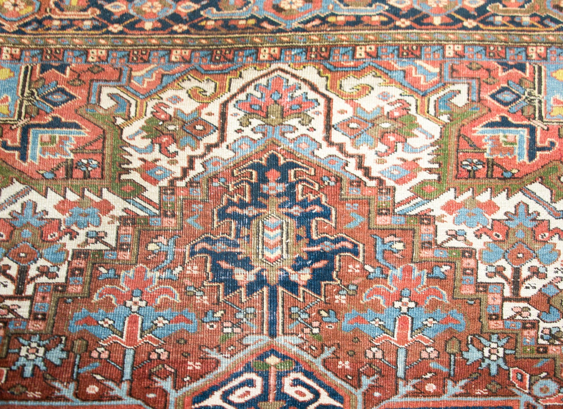 Early 20th Century Persian Heriz Rug For Sale