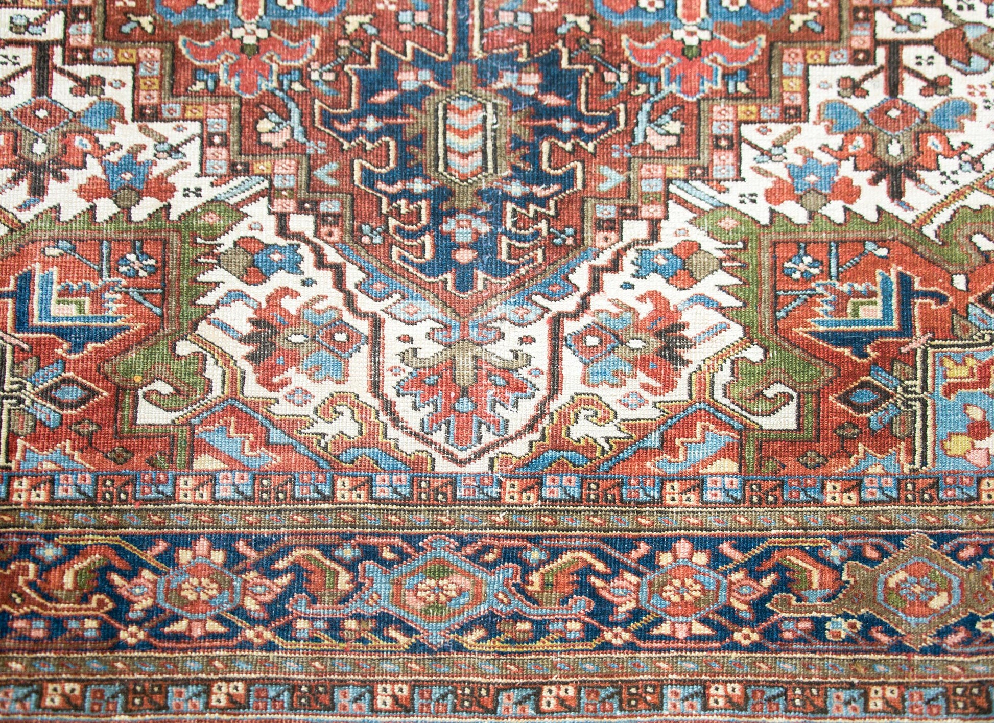 Early 20th Century Persian Heriz Rug For Sale