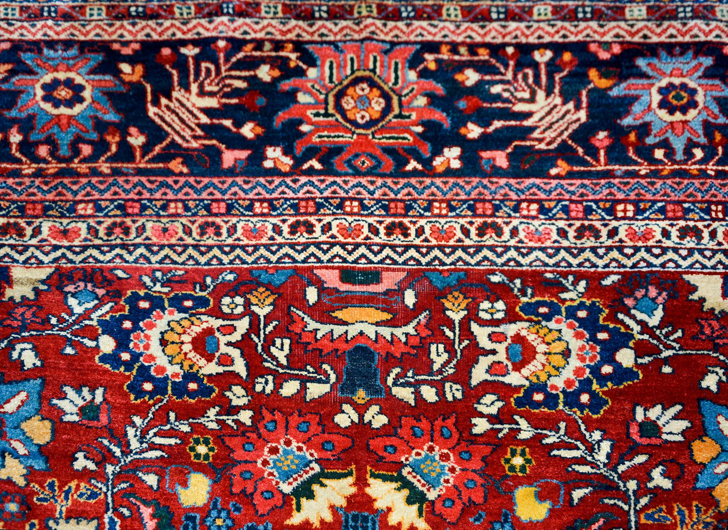 Early 20th Century Mahal Rug For Sale