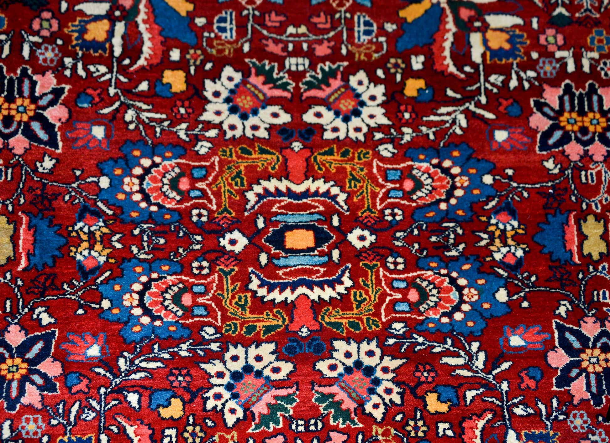 Early 20th Century Mahal Rug For Sale