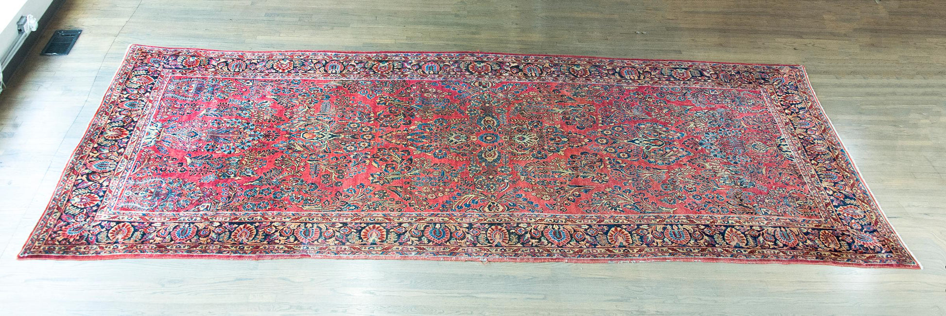 Early 20th Century Persian Sarouk Rug For Sale