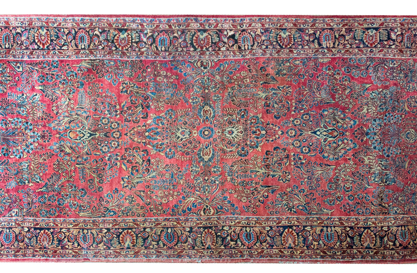 Early 20th Century Persian Sarouk Rug For Sale