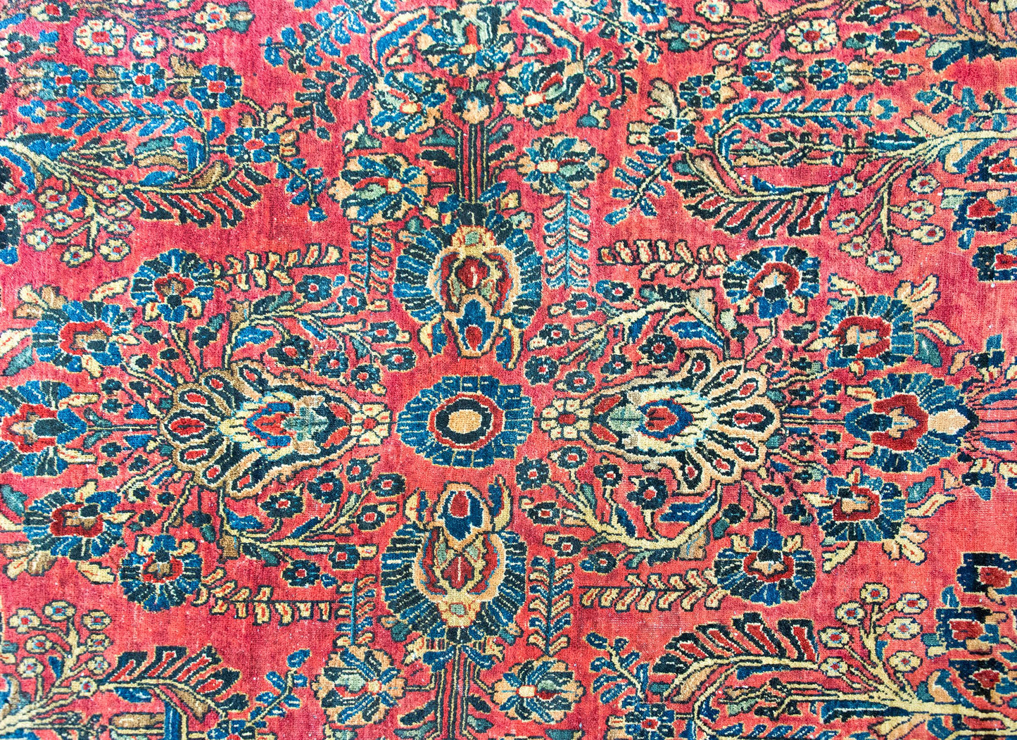 Early 20th Century Persian Sarouk Rug For Sale