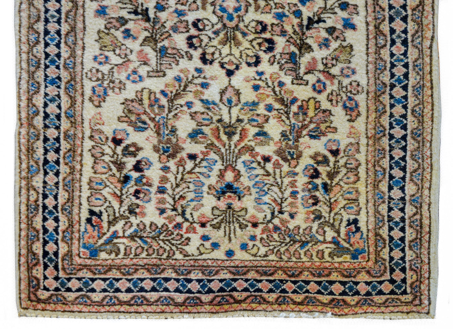 Gorgeous Early 20th Century Sarouk Rug For Sale