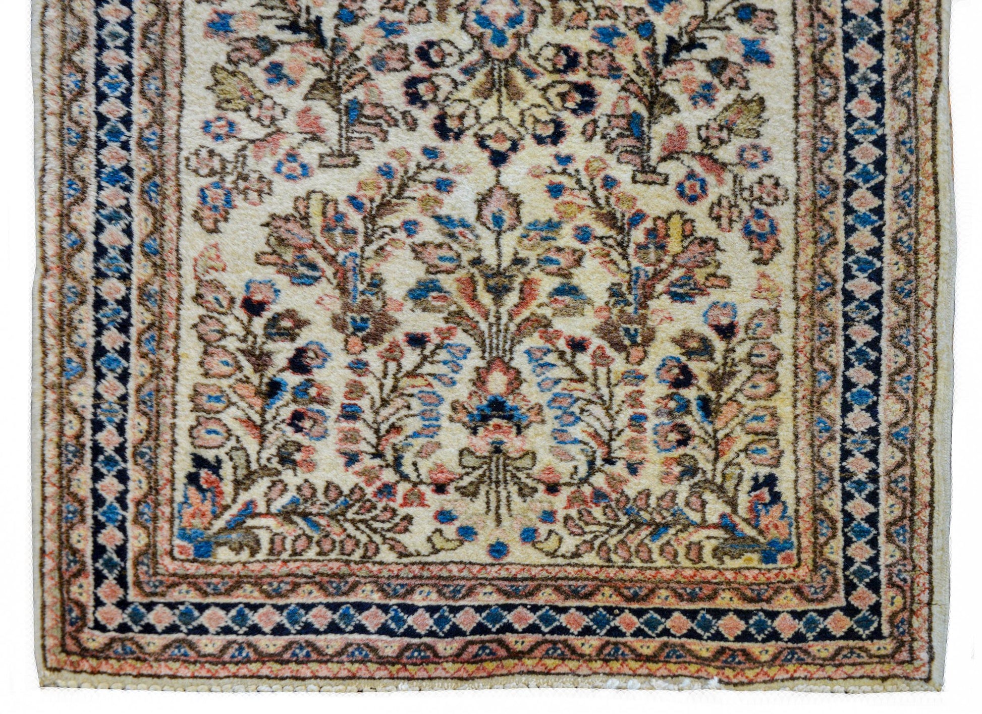 Gorgeous Early 20th Century Sarouk Rug For Sale