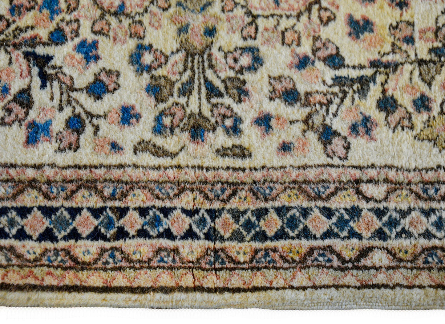 Gorgeous Early 20th Century Sarouk Rug For Sale