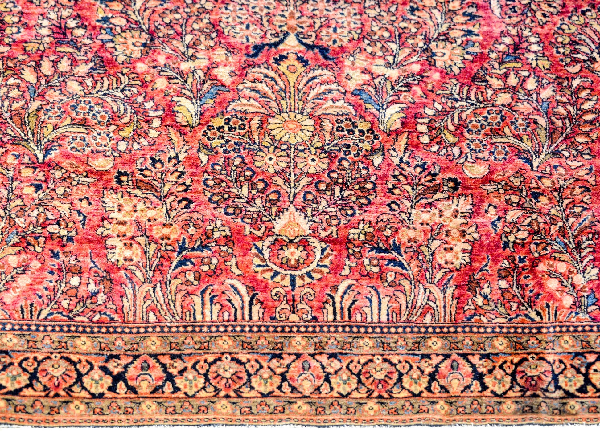 Gorgeous Early 20th Century Sarouk Rug For Sale
