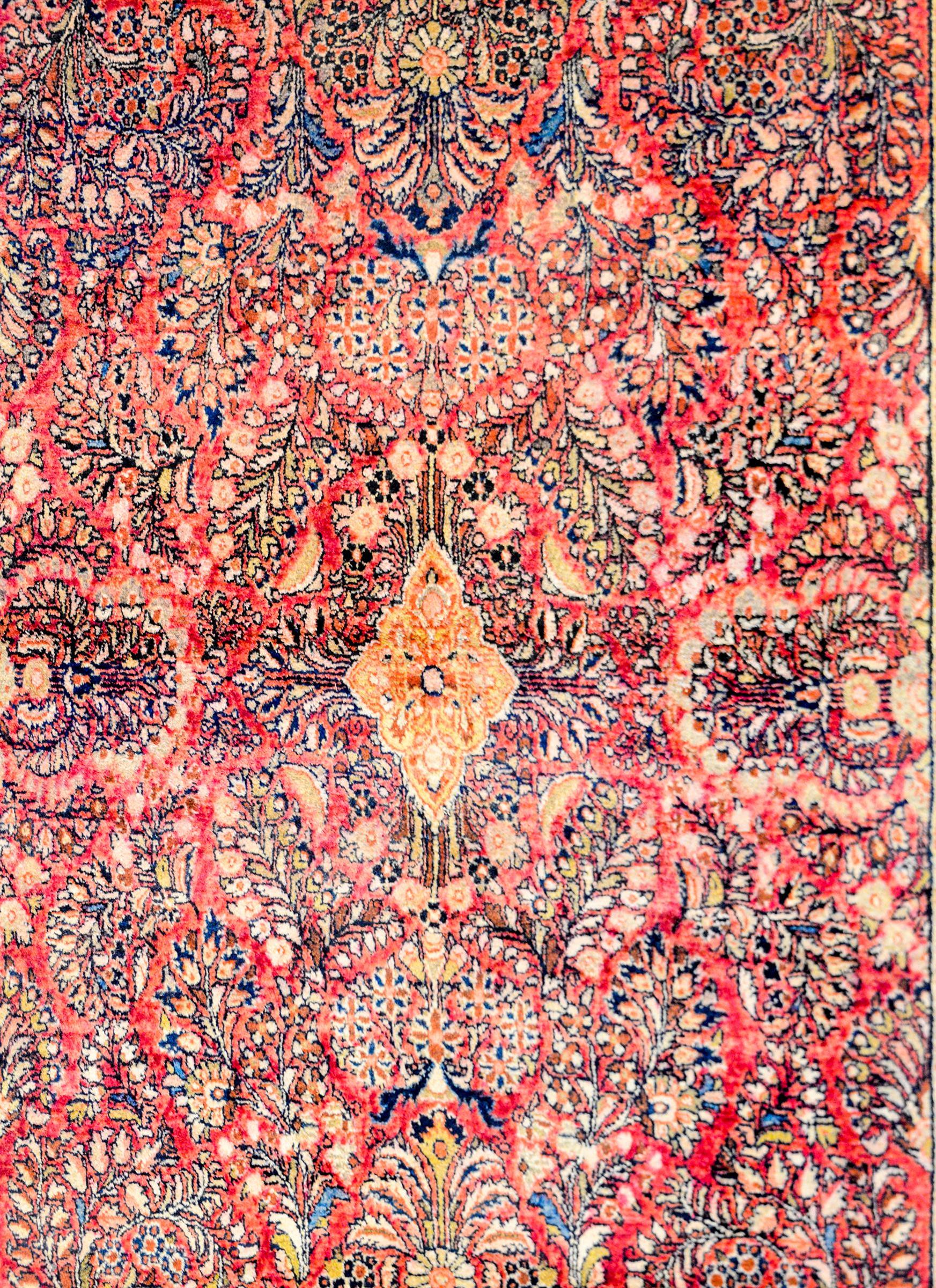 Gorgeous Early 20th Century Sarouk Rug For Sale