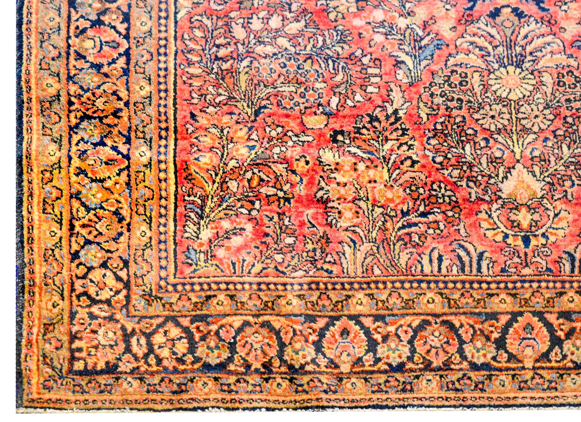 Gorgeous Early 20th Century Sarouk Rug For Sale