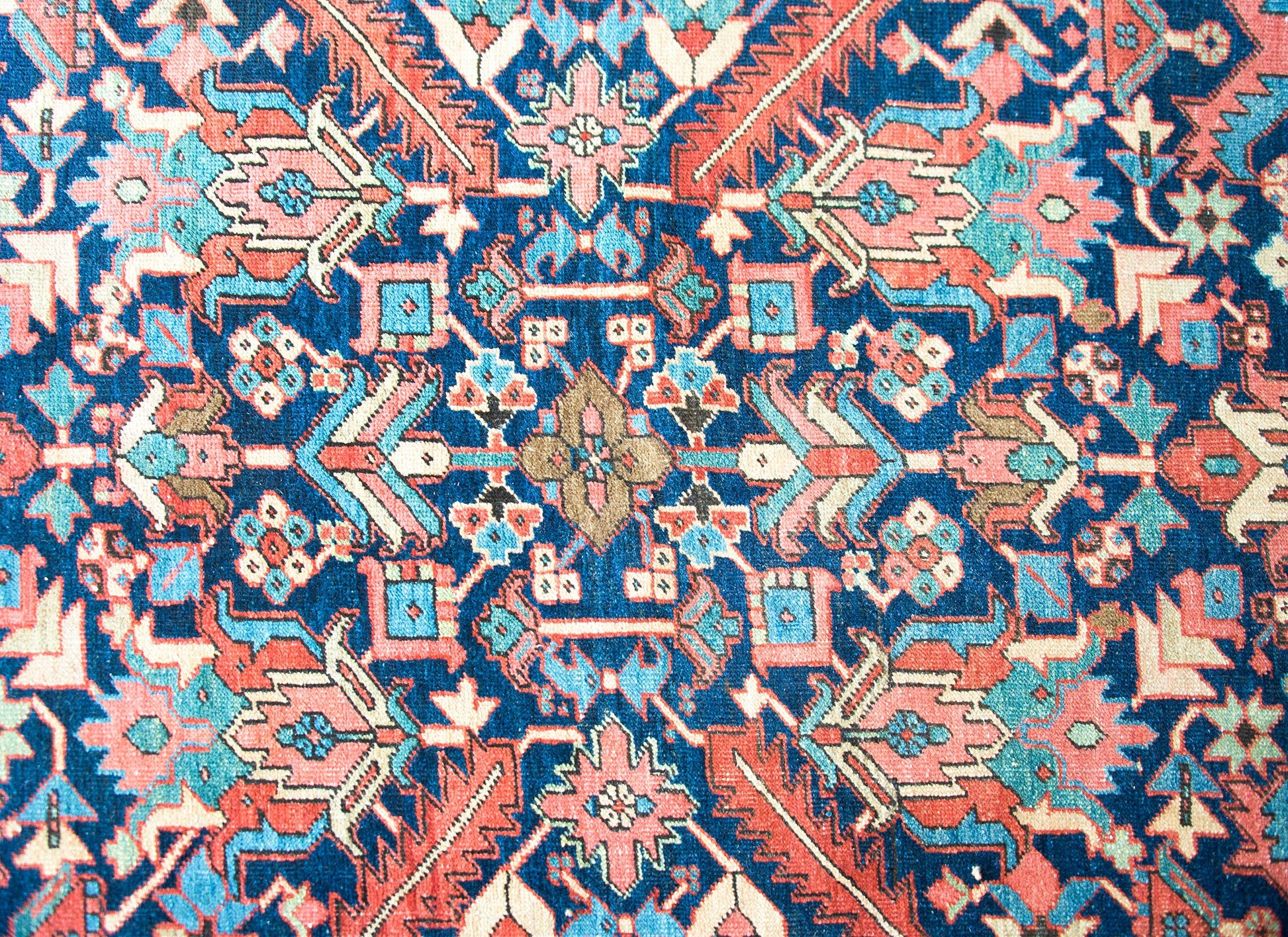Early 20th Century Persian Heriz Rug For Sale