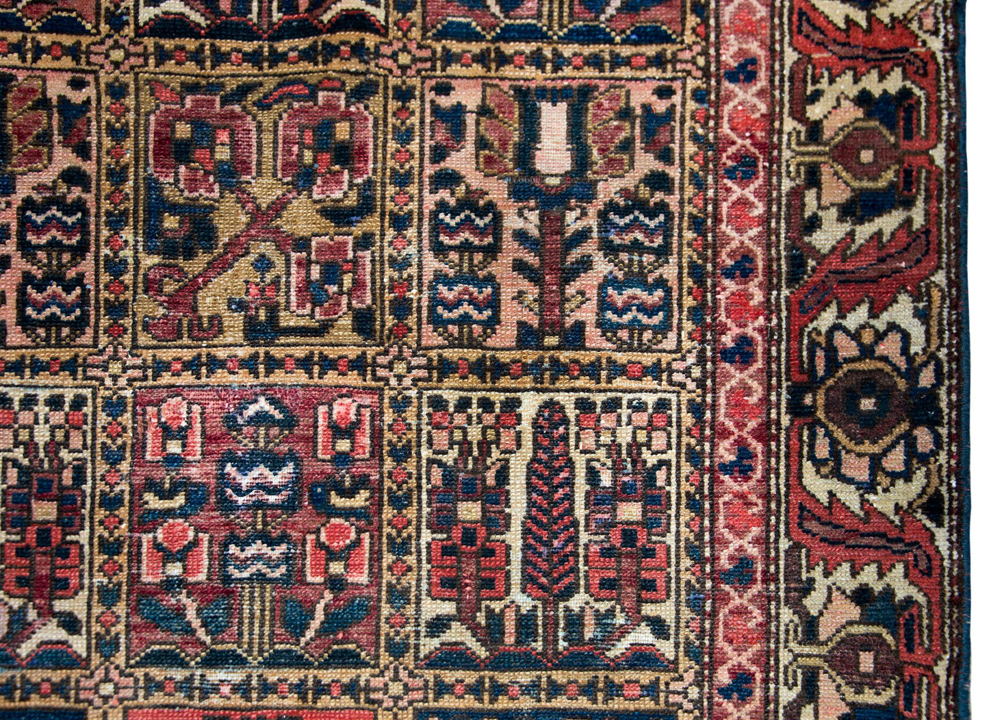 Early 20th Century Bakhtiari Rug For Sale