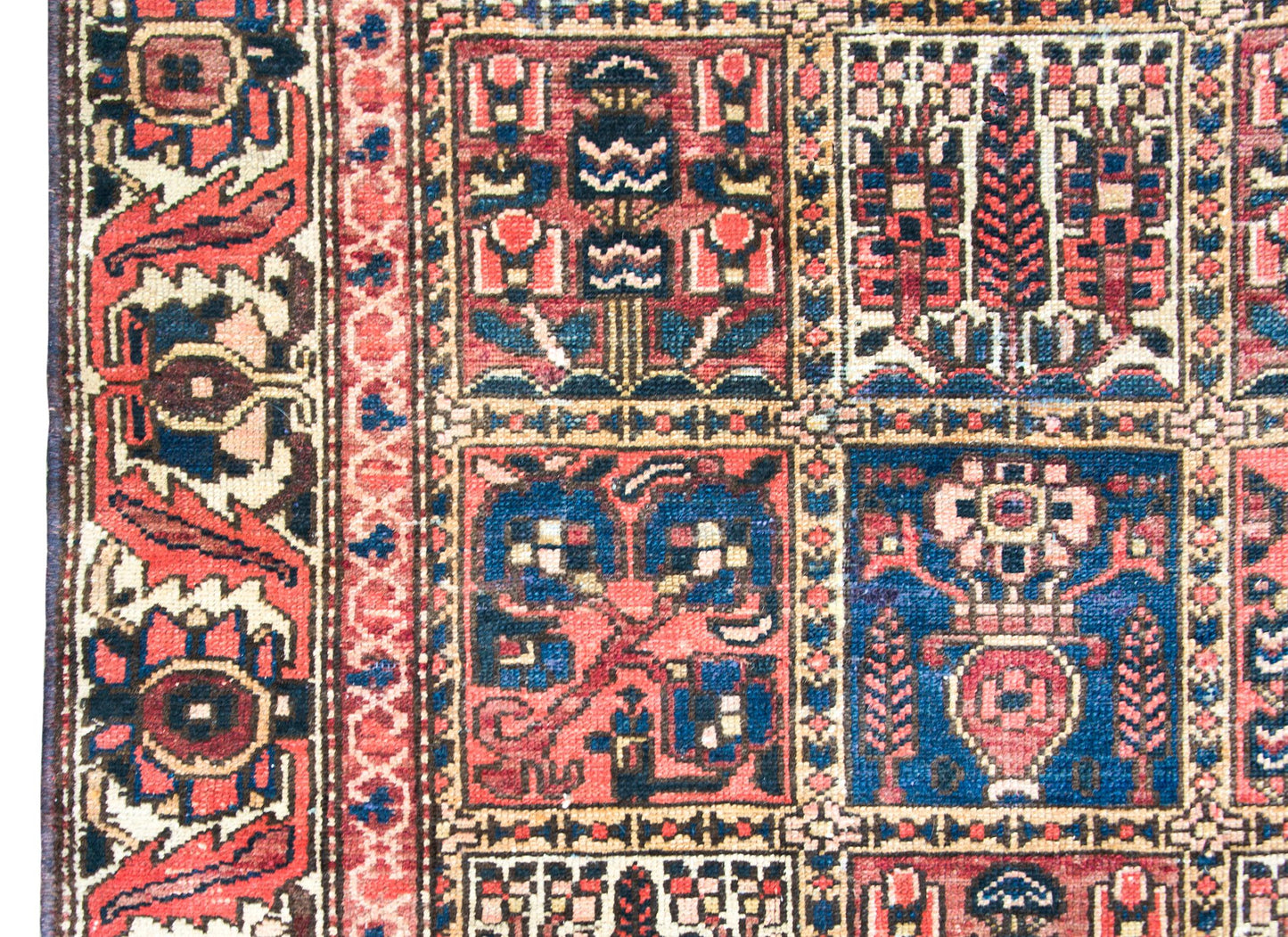Early 20th Century Bakhtiari Rug For Sale
