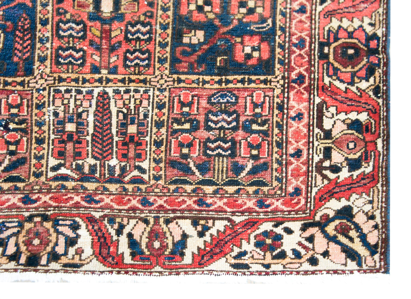 Early 20th Century Bakhtiari Rug For Sale