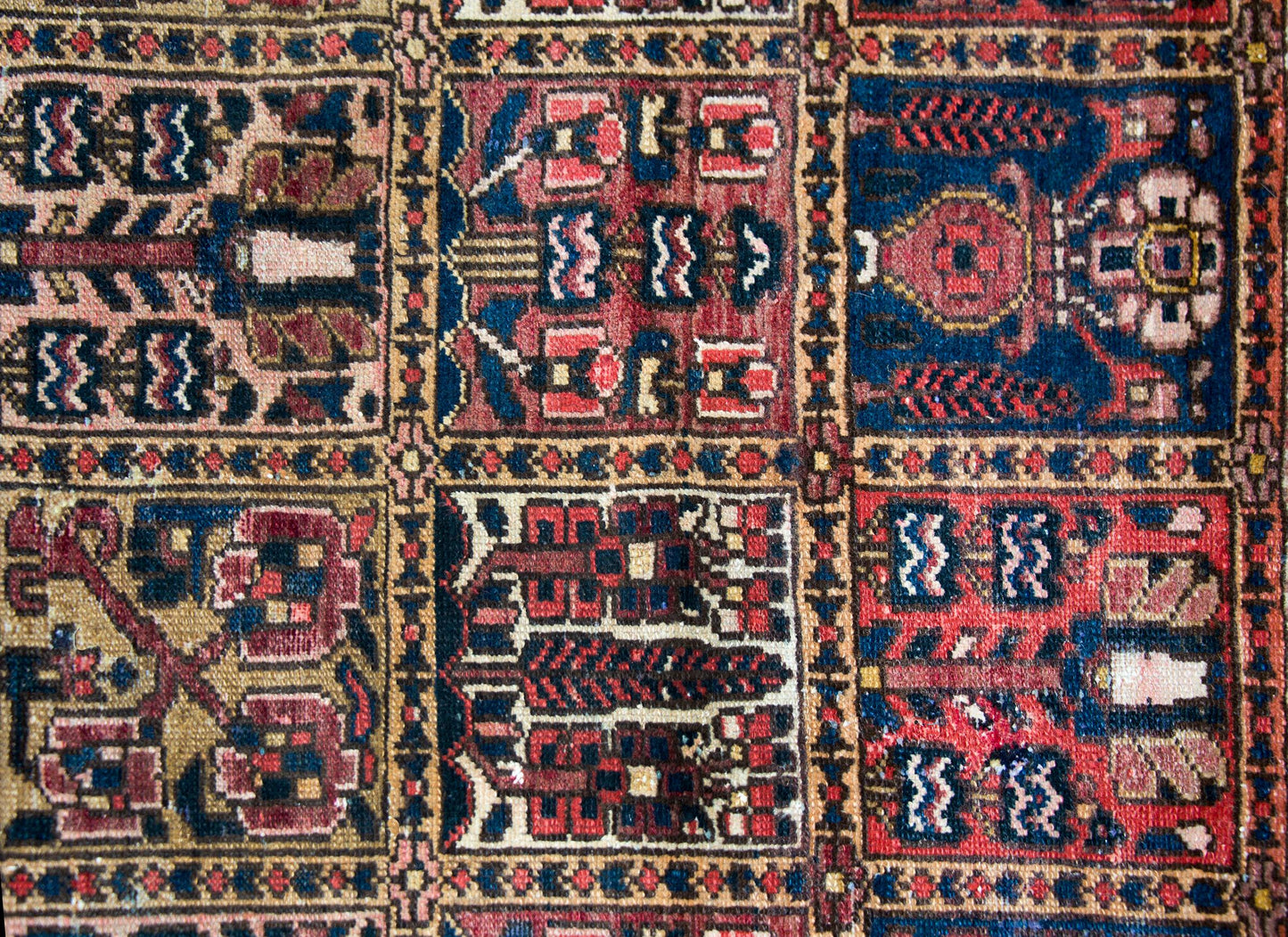 Early 20th Century Bakhtiari Rug For Sale