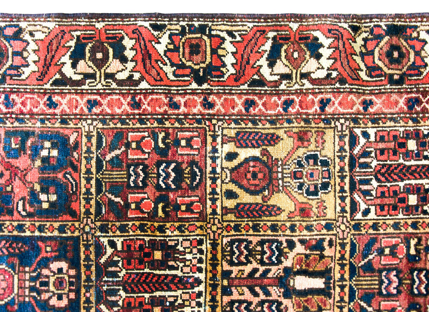 Early 20th Century Bakhtiari Rug For Sale