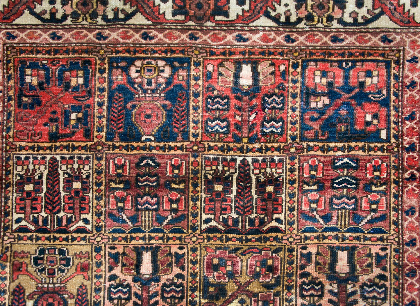 Early 20th Century Bakhtiari Rug For Sale
