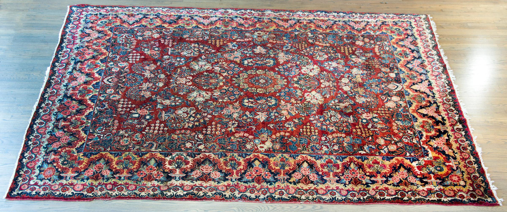 Early 20th Century Persian Sarouk Rug For Sale