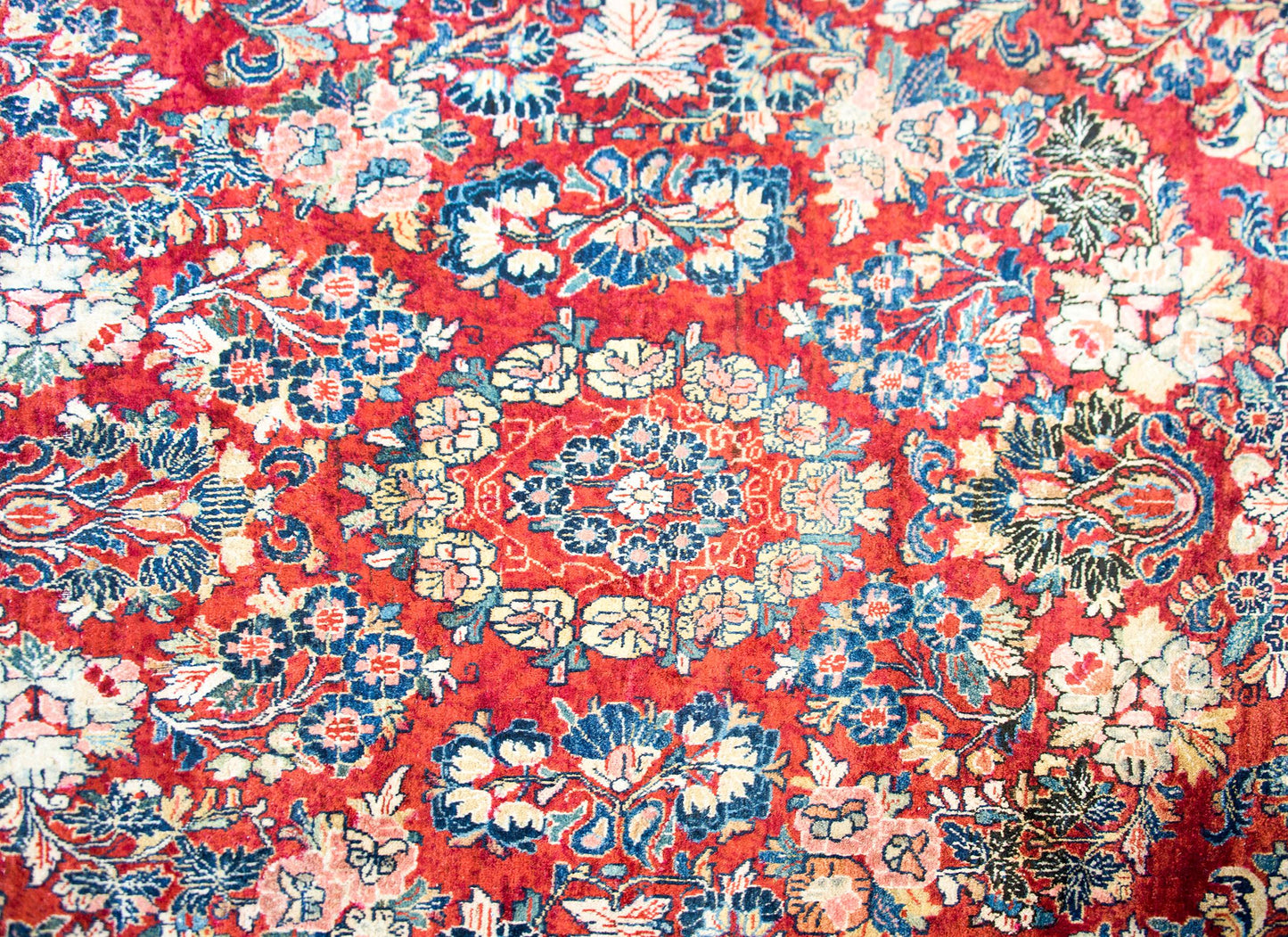 Early 20th Century Persian Sarouk Rug For Sale