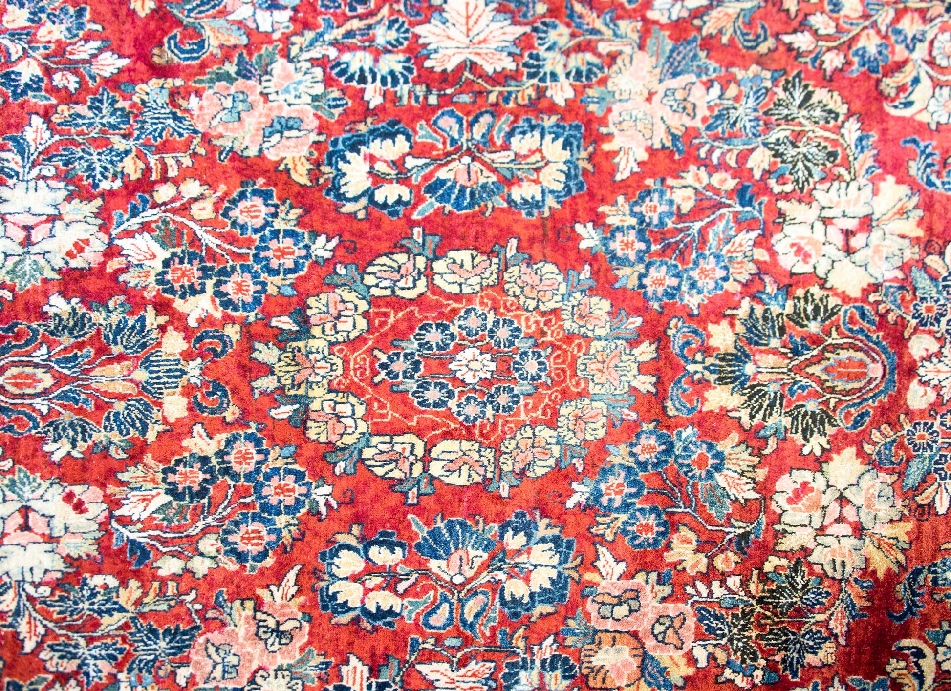 Early 20th Century Persian Sarouk Rug For Sale