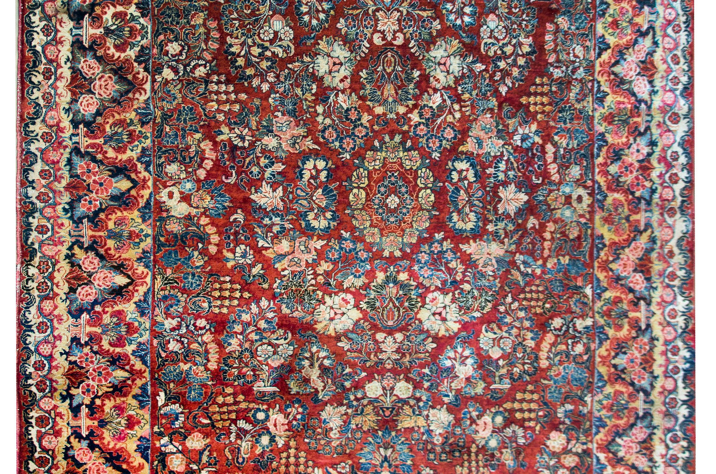 Early 20th Century Persian Sarouk Rug For Sale