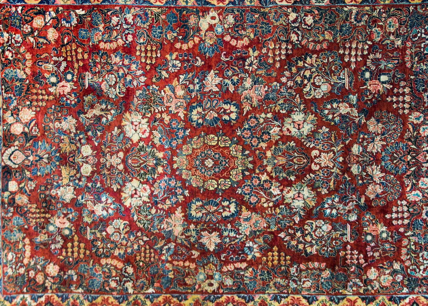 Early 20th Century Persian Sarouk Rug For Sale