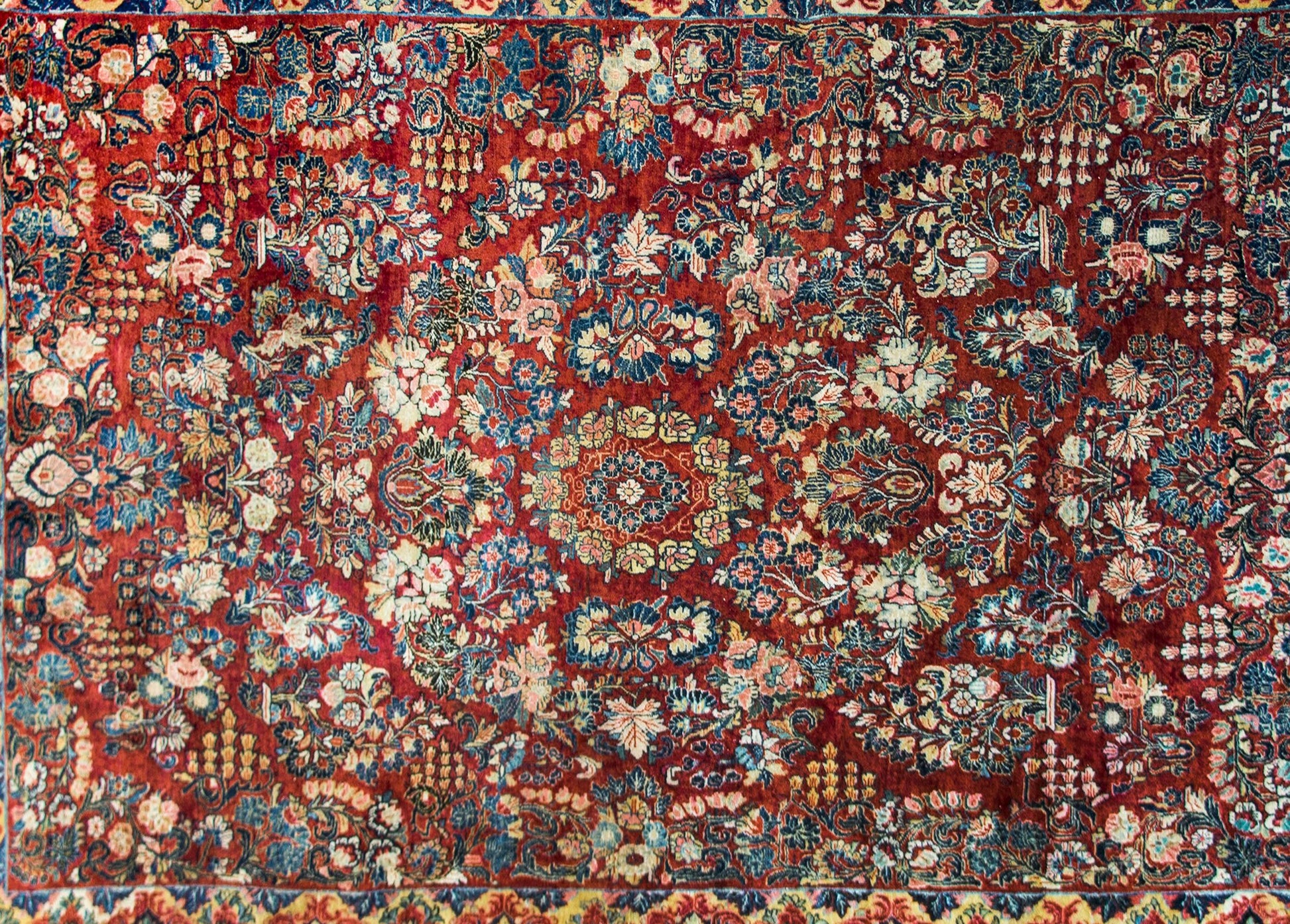 Early 20th Century Persian Sarouk Rug For Sale