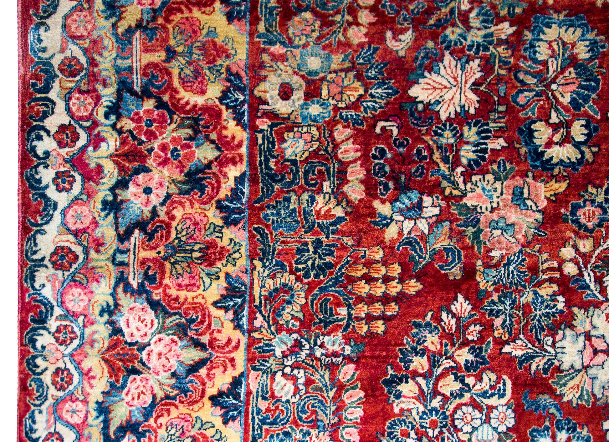 Early 20th Century Persian Sarouk Rug For Sale