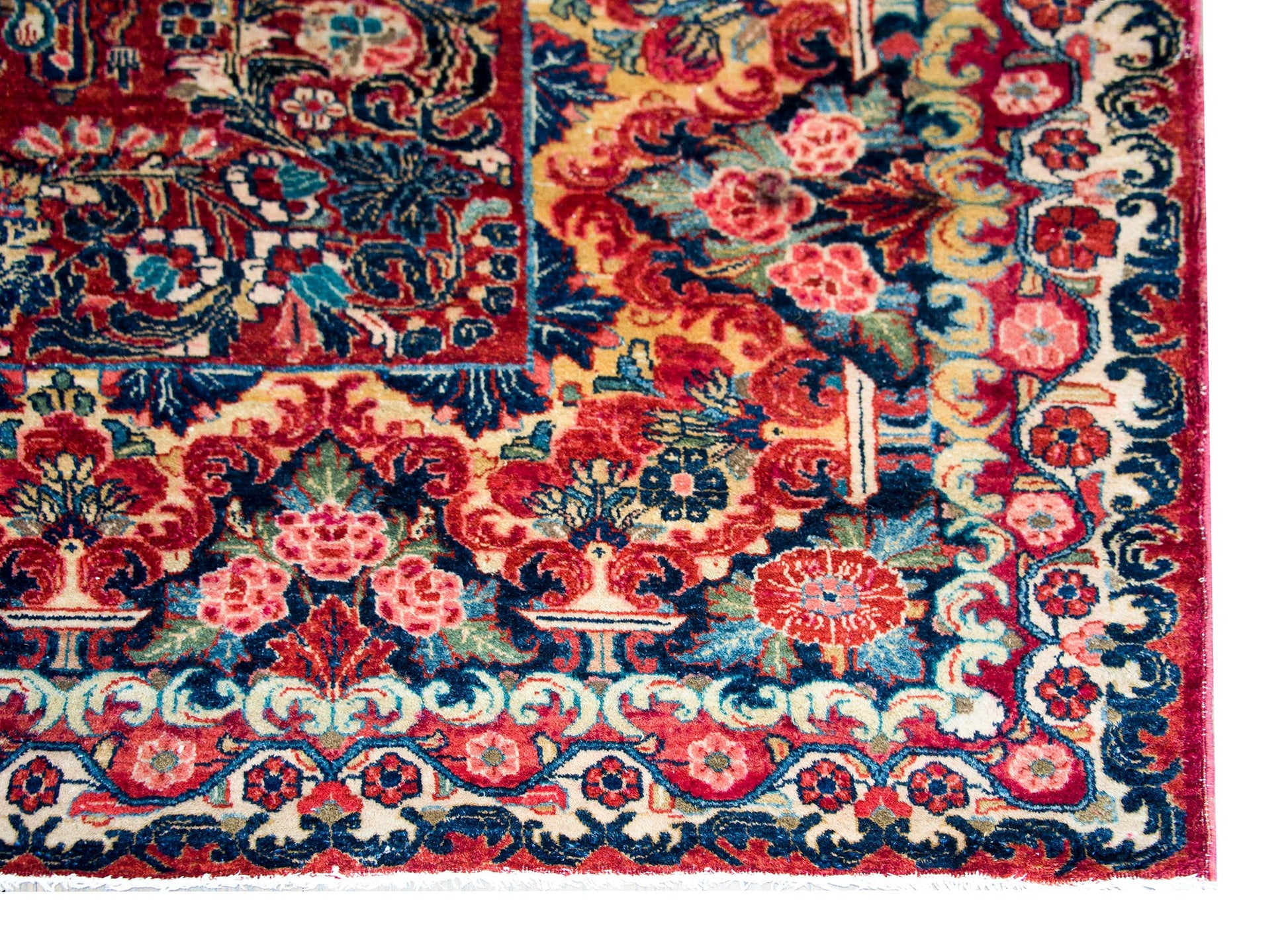 Early 20th Century Persian Sarouk Rug For Sale