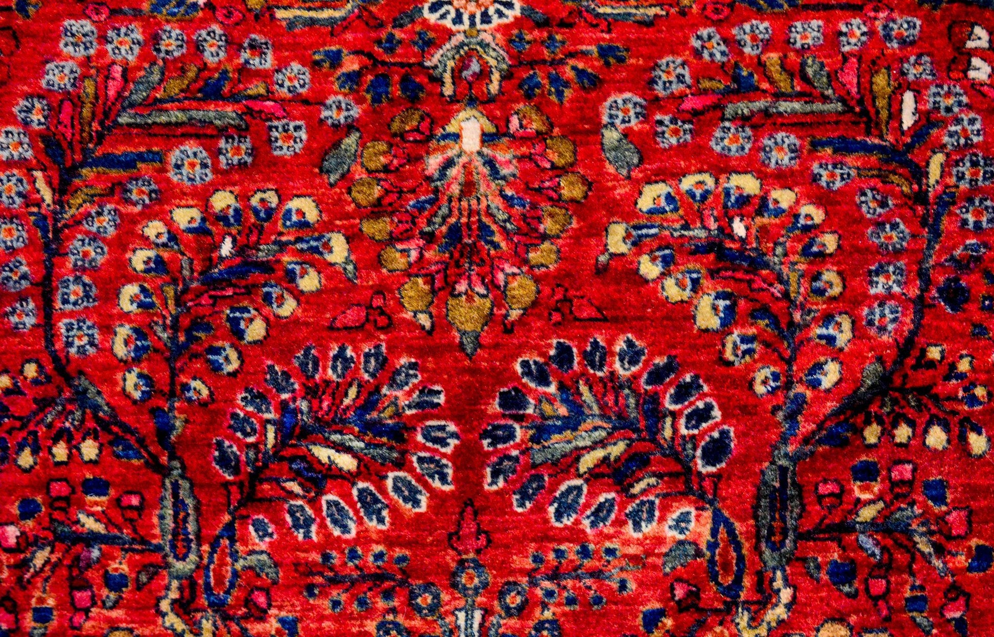Beautiful Early 20th Century Sarouk Rug For Sale