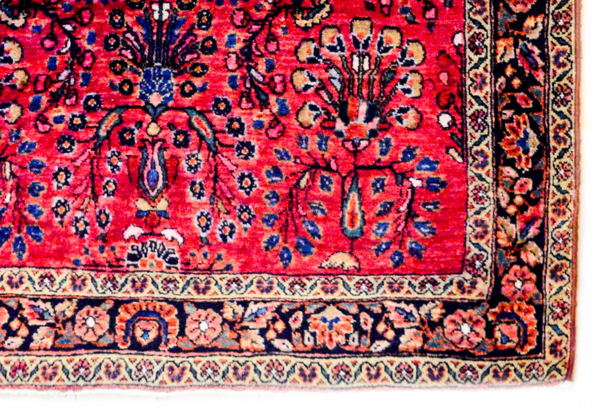 Beautiful Early 20th Century Sarouk Rug For Sale