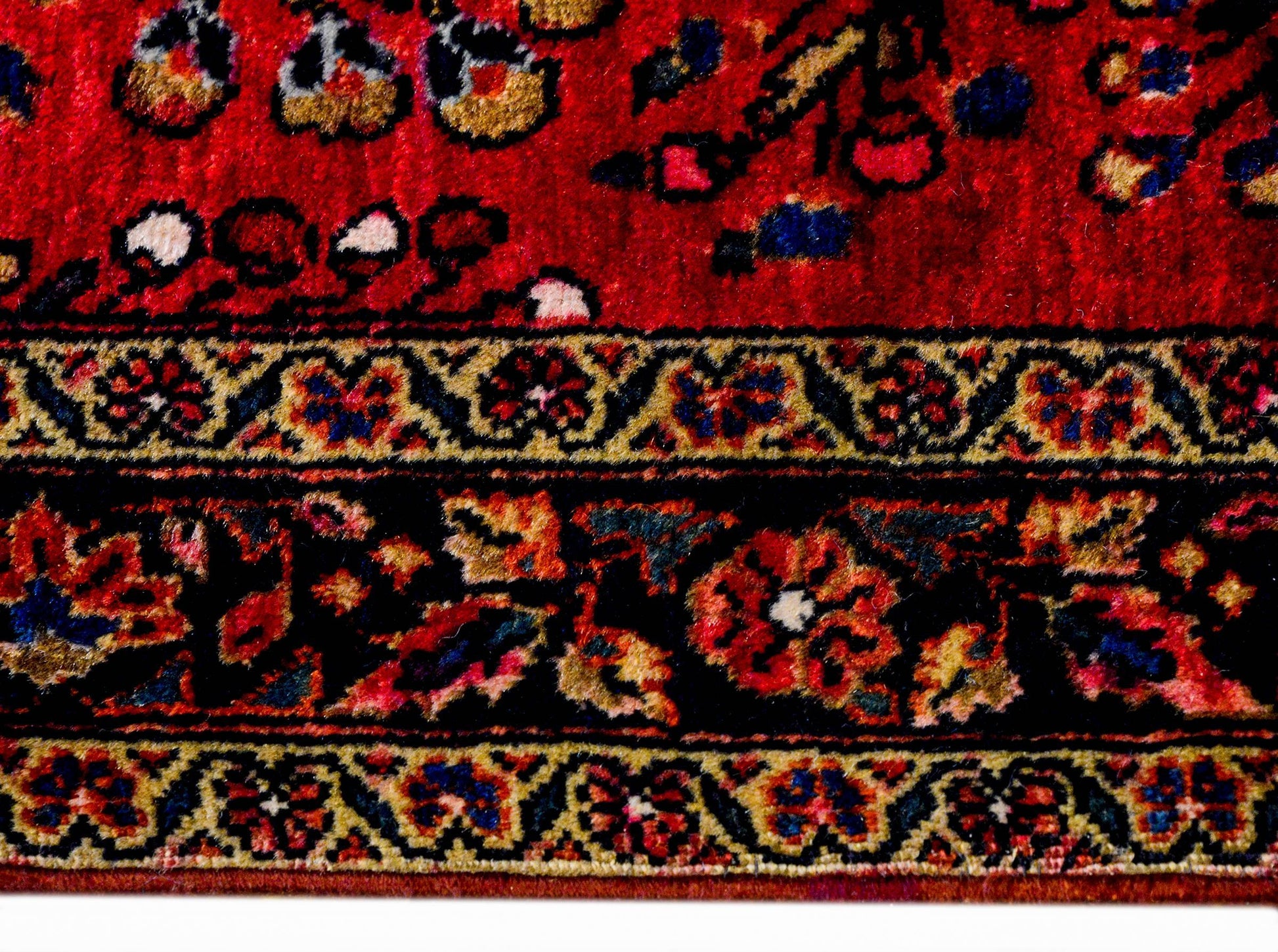 Beautiful Early 20th Century Sarouk Rug For Sale