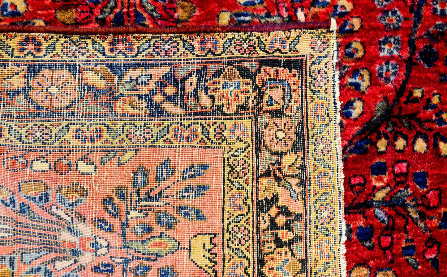 Beautiful Early 20th Century Sarouk Rug For Sale