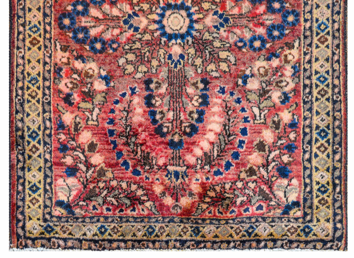 Traditional Early 20th Century Sarouk Rug For Sale