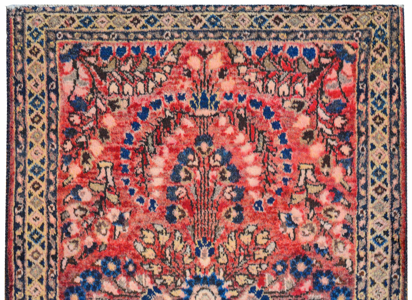 Traditional Early 20th Century Sarouk Rug For Sale