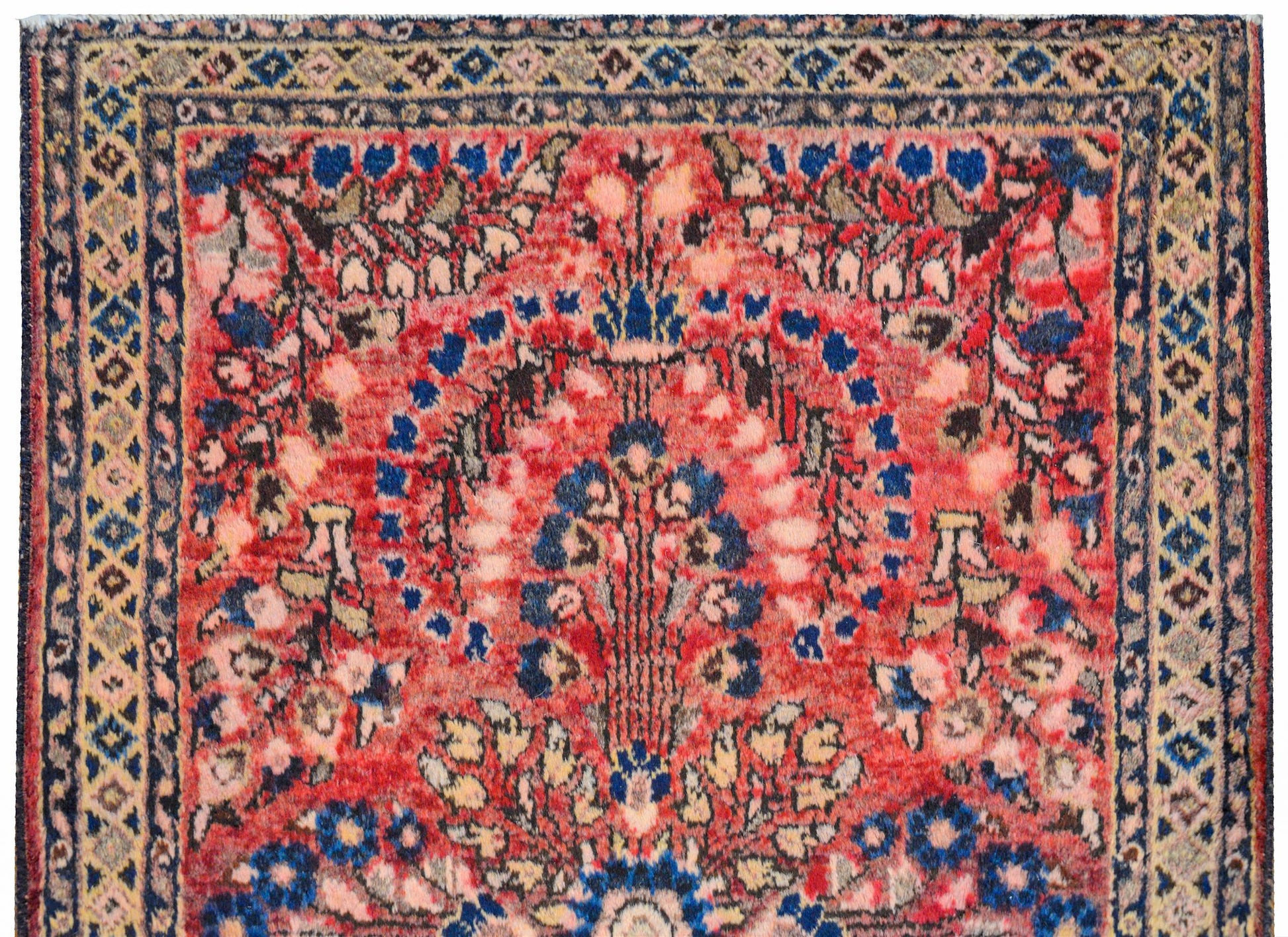 Traditional Early 20th Century Sarouk Rug For Sale