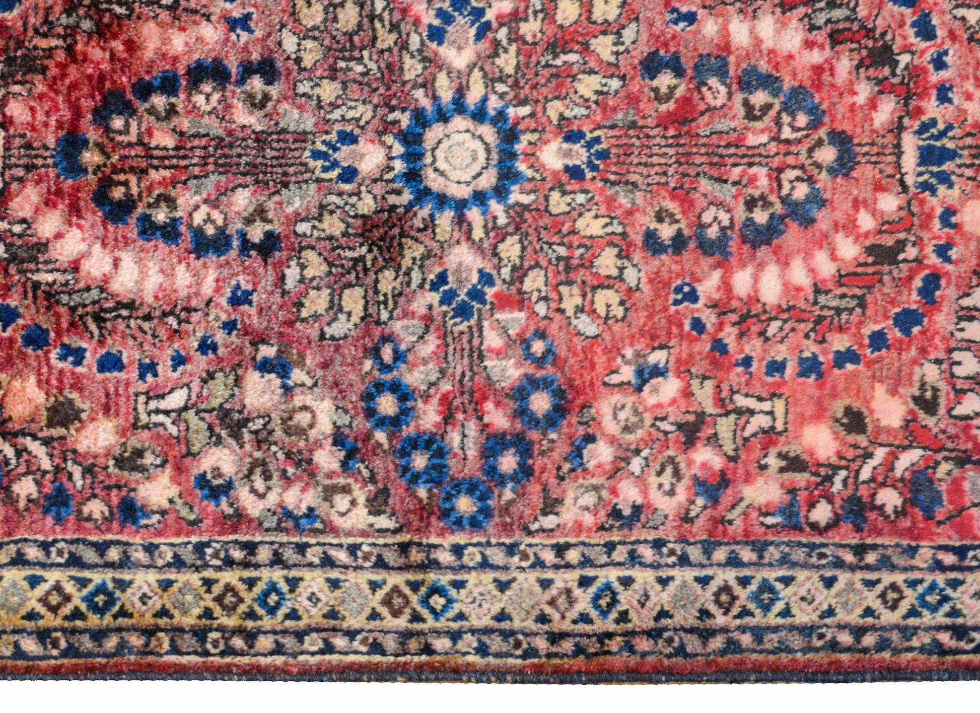 Traditional Early 20th Century Sarouk Rug For Sale