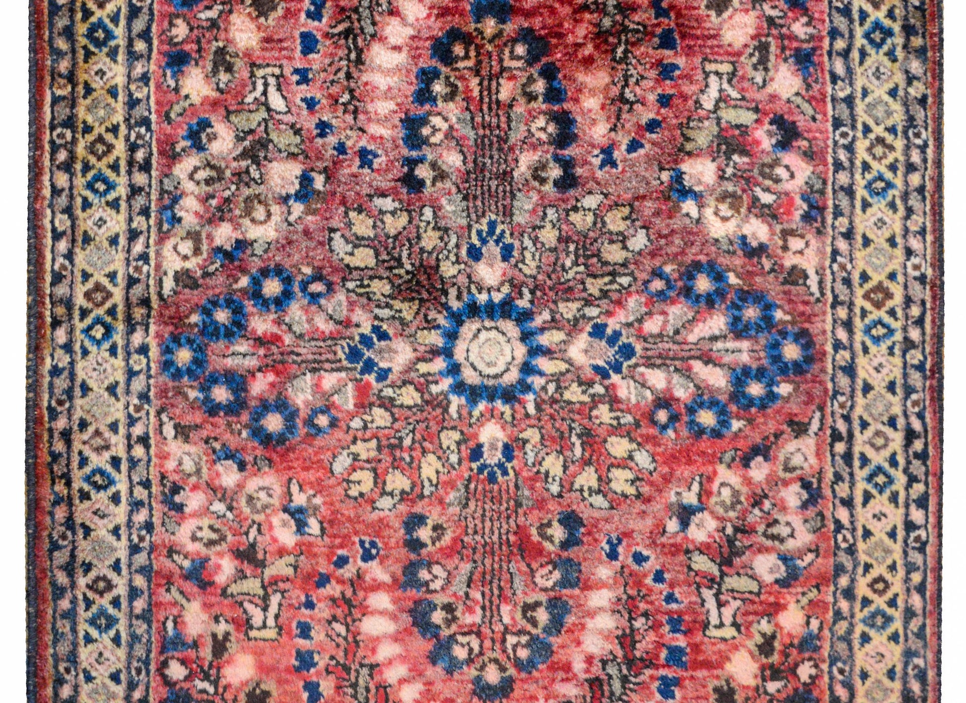 Traditional Early 20th Century Sarouk Rug For Sale