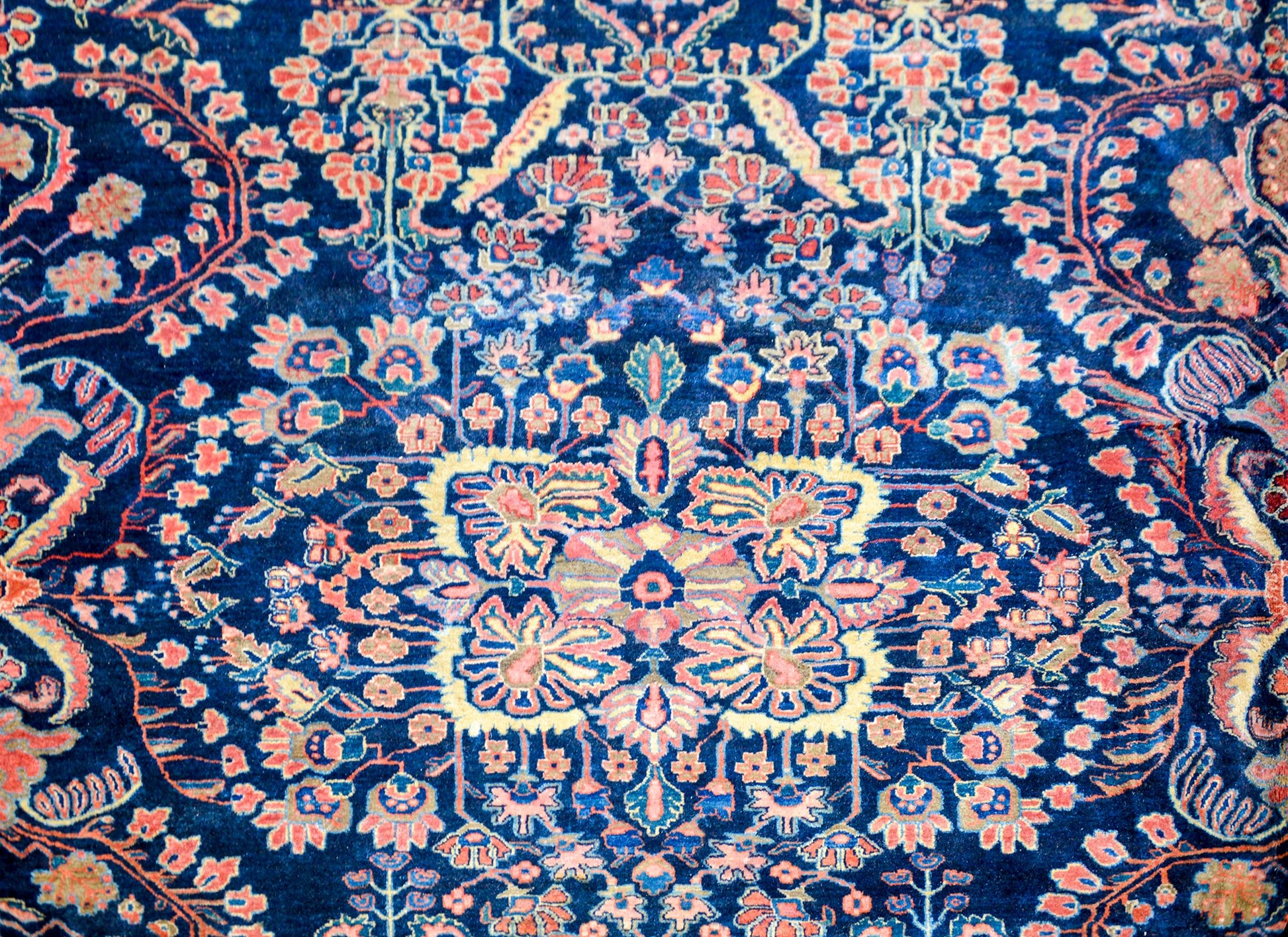 Extraordinary Early 20th Century Sarouk Rug For Sale