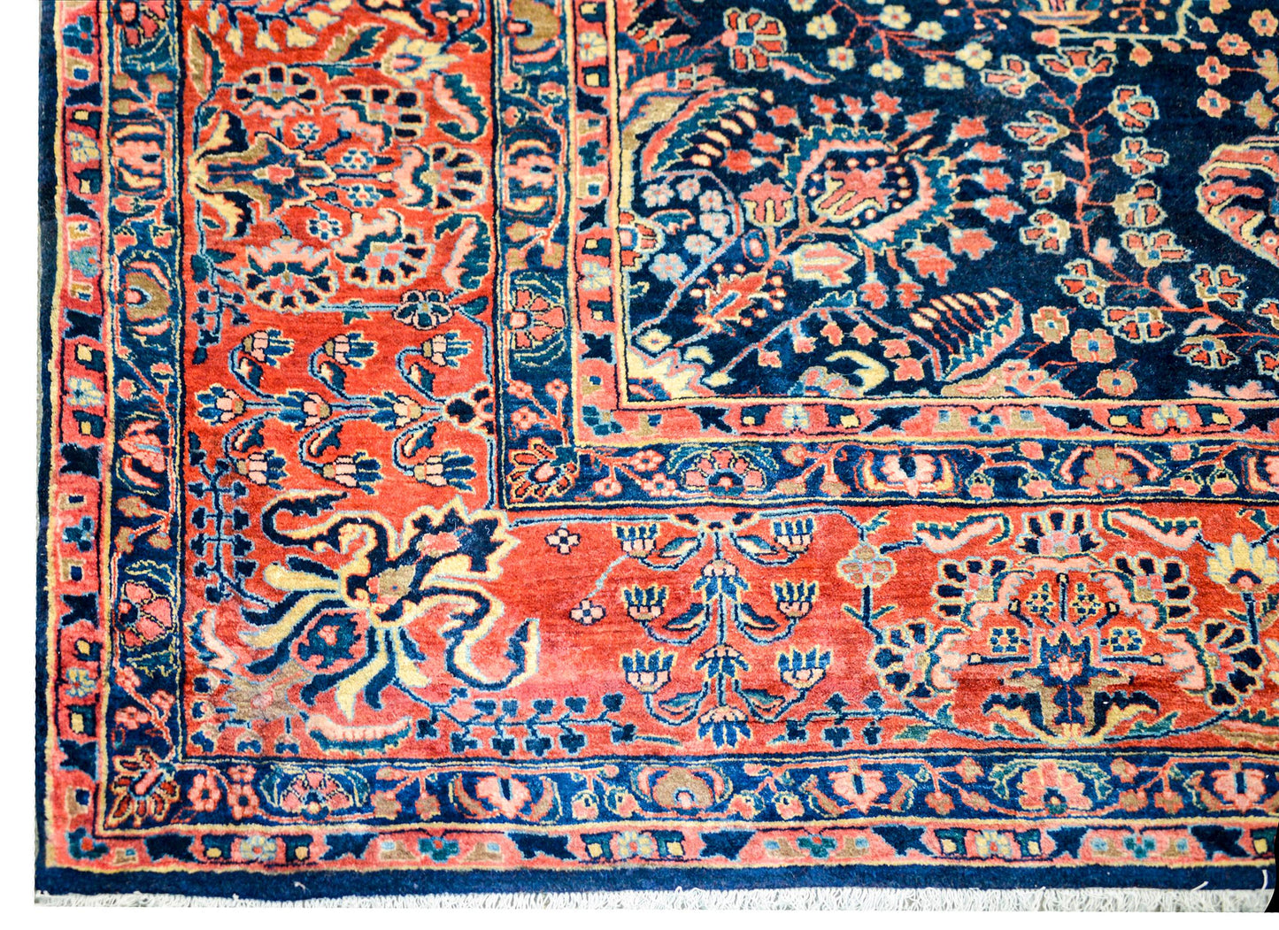 Extraordinary Early 20th Century Sarouk Rug For Sale