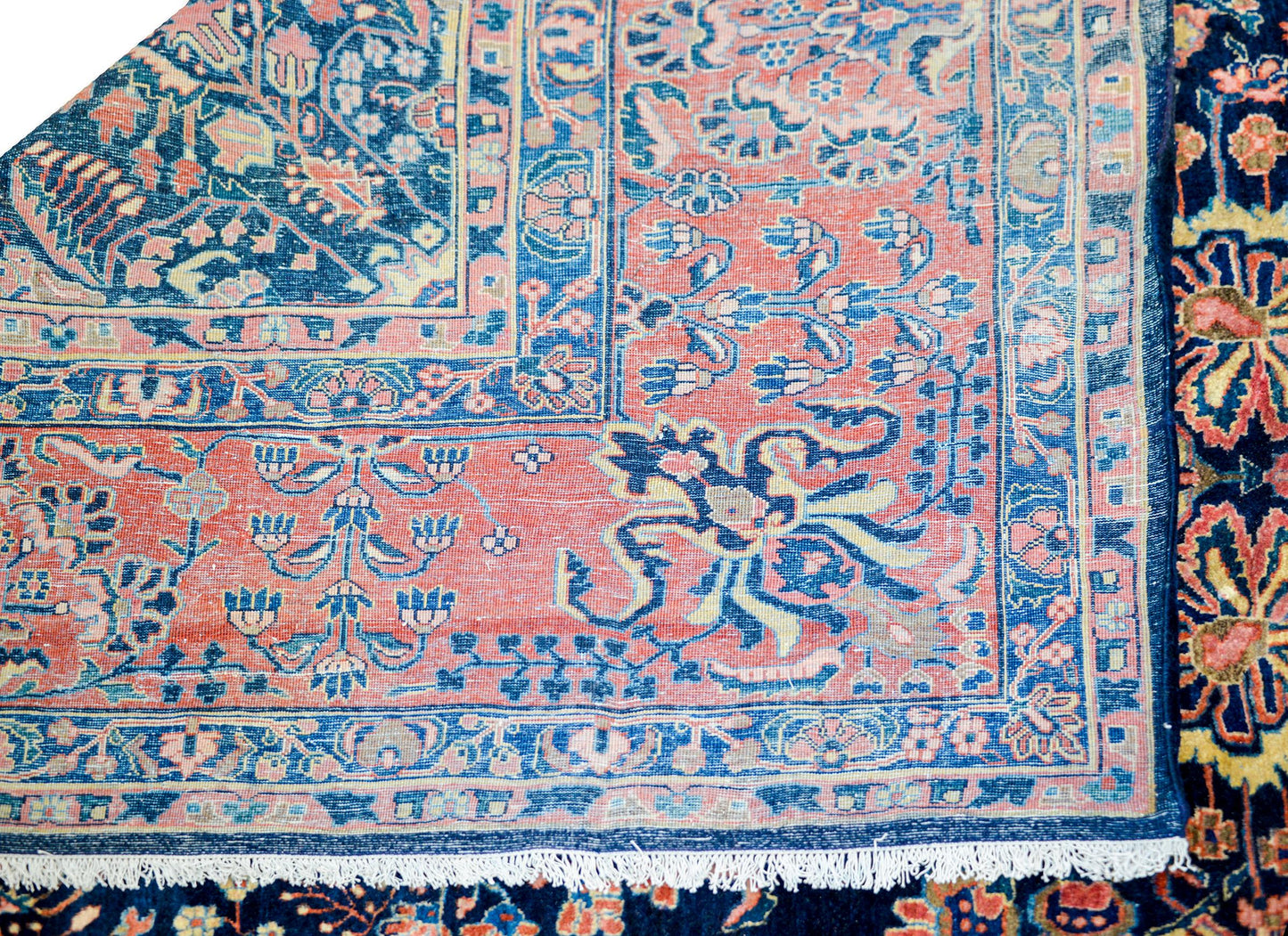 Extraordinary Early 20th Century Sarouk Rug For Sale