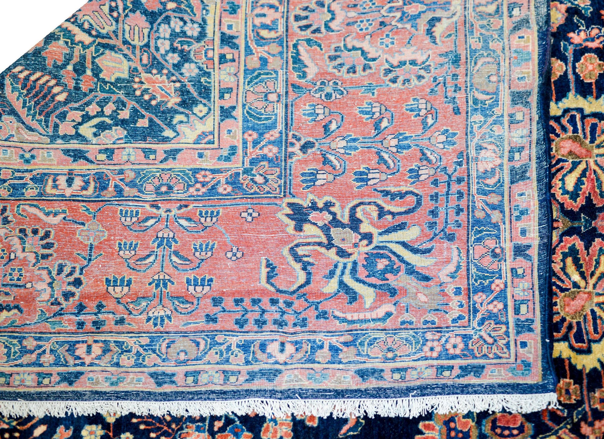 Extraordinary Early 20th Century Sarouk Rug For Sale