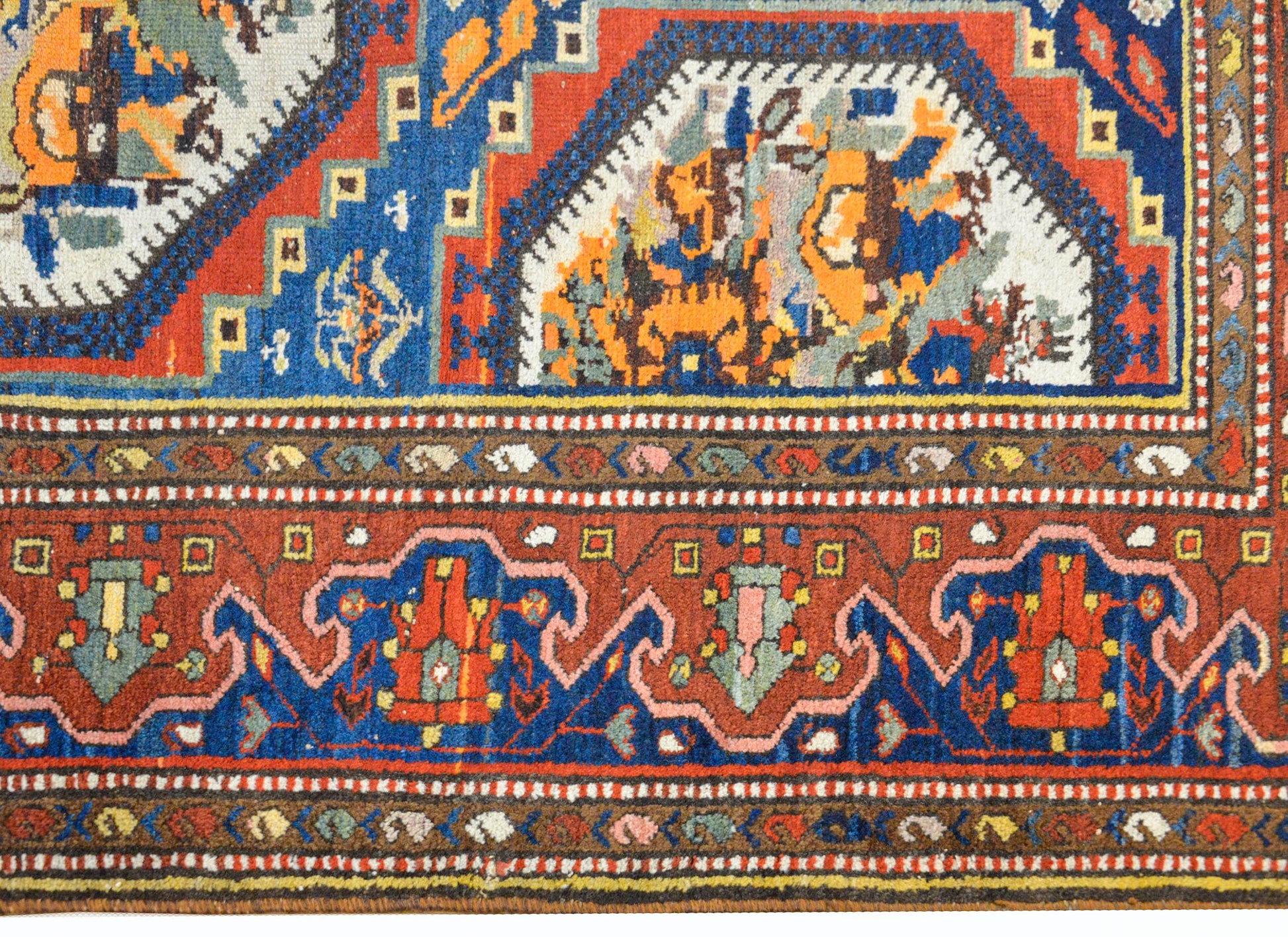 Early 20th Century Bakhtiari Rug For Sale