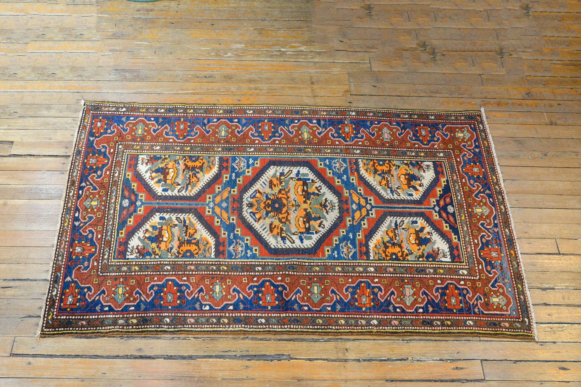 Early 20th Century Bakhtiari Rug For Sale