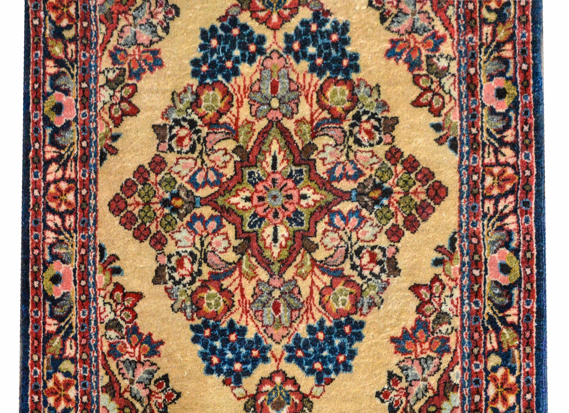 Early 20th Century Sarouk Rug For Sale