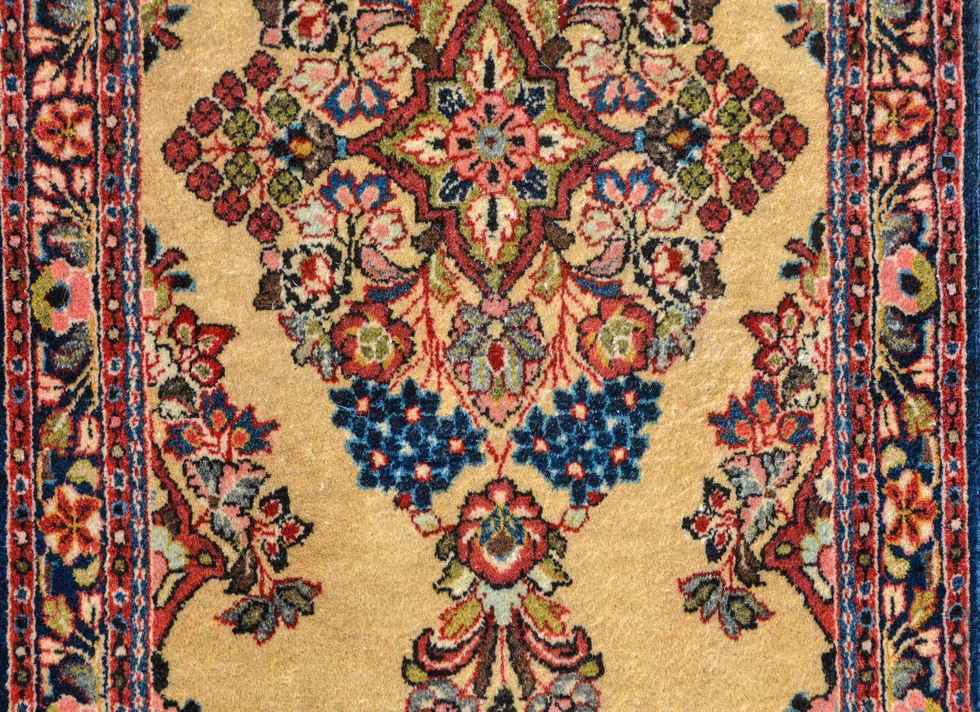 Early 20th Century Sarouk Rug For Sale