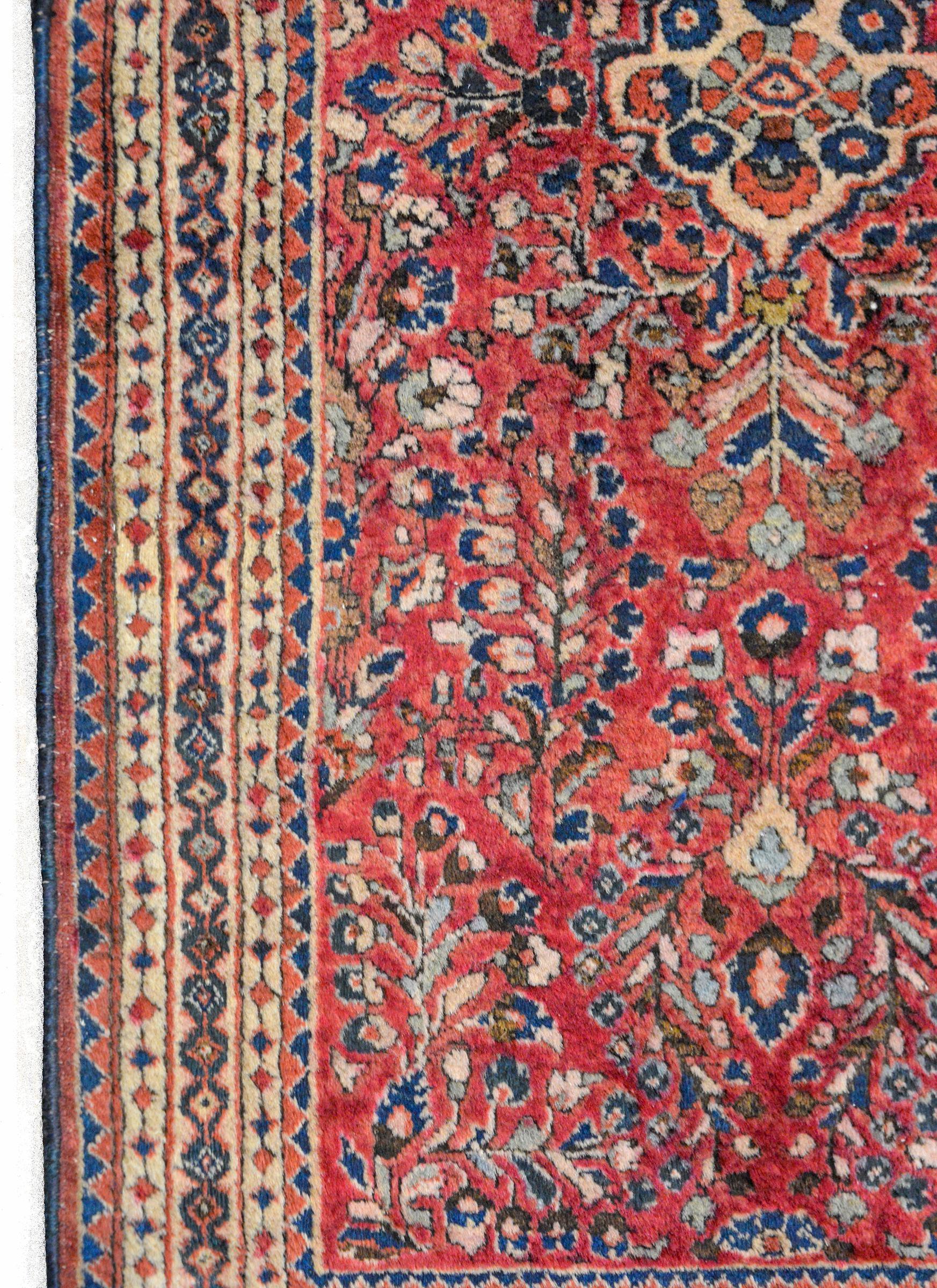Early 20th Century Sarouk Rug For Sale