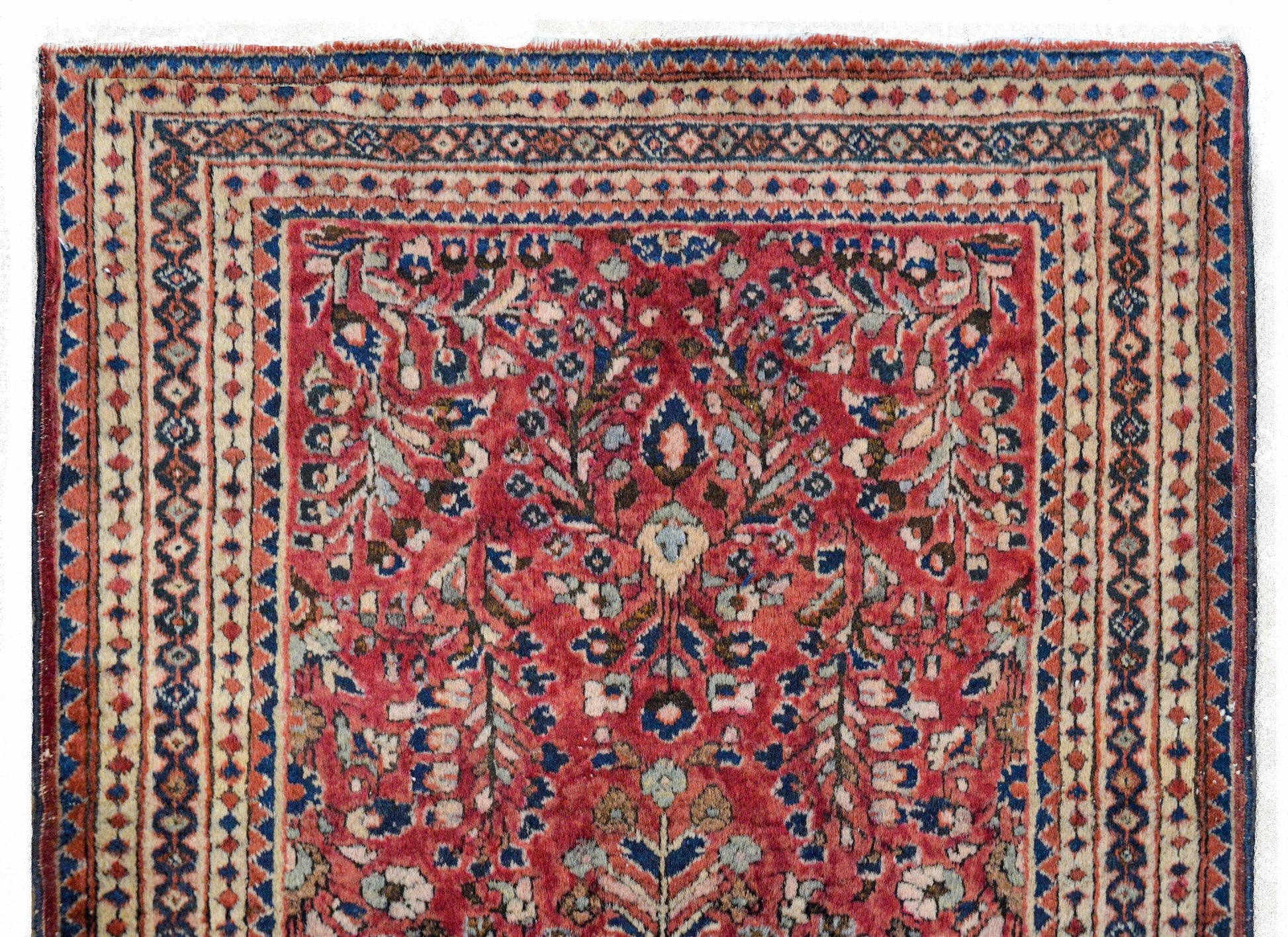 Early 20th Century Sarouk Rug For Sale