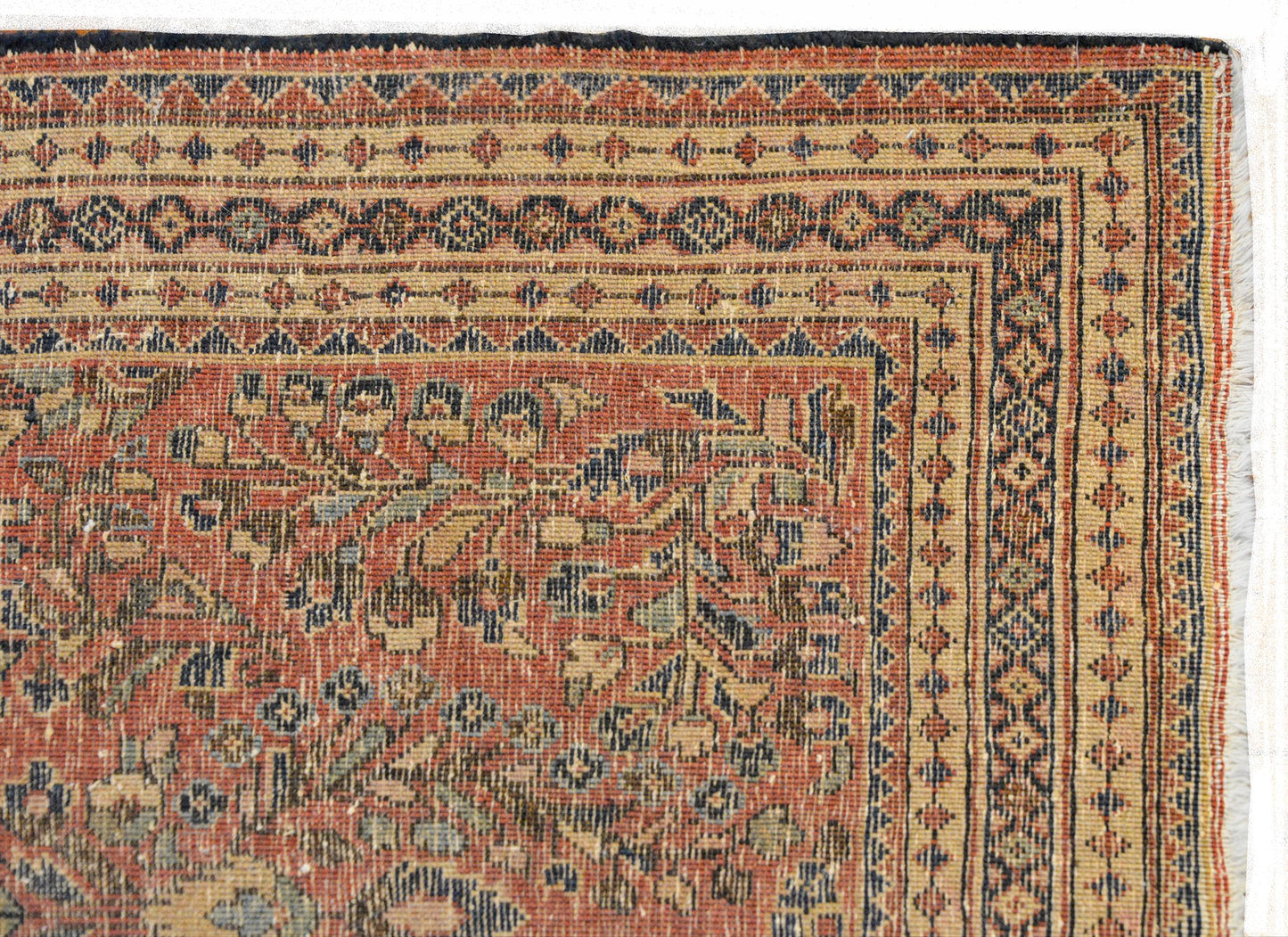 Early 20th Century Sarouk Rug For Sale